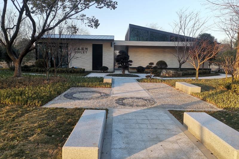 Public Toilet in Yu Lake, Kunshan, Jiangsu Province (in eastern China)