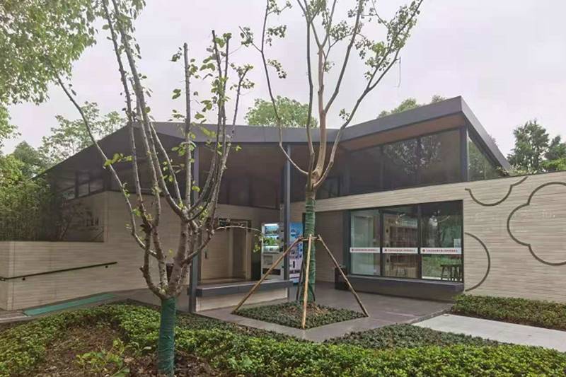 Public Toilet in Yu Lake, Kunshan, Jiangsu Province (in eastern China)
